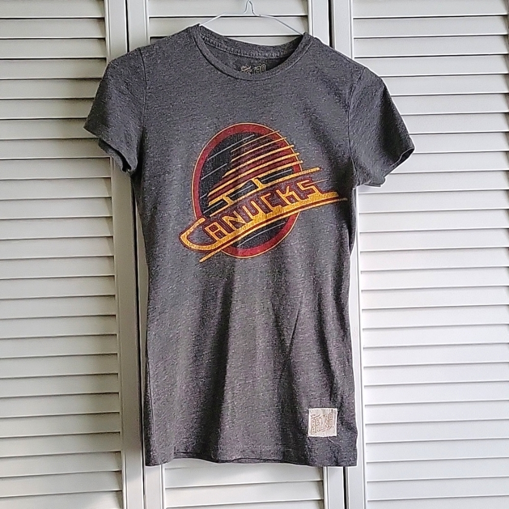 Original Retro brand canucks XS tee shirt